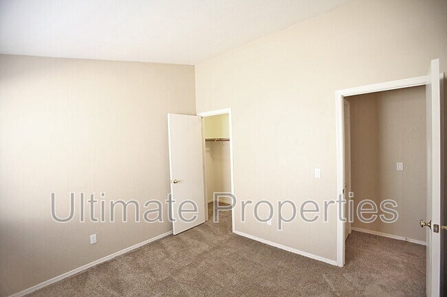 Building Photo - 13602 W Desert Flower Dr