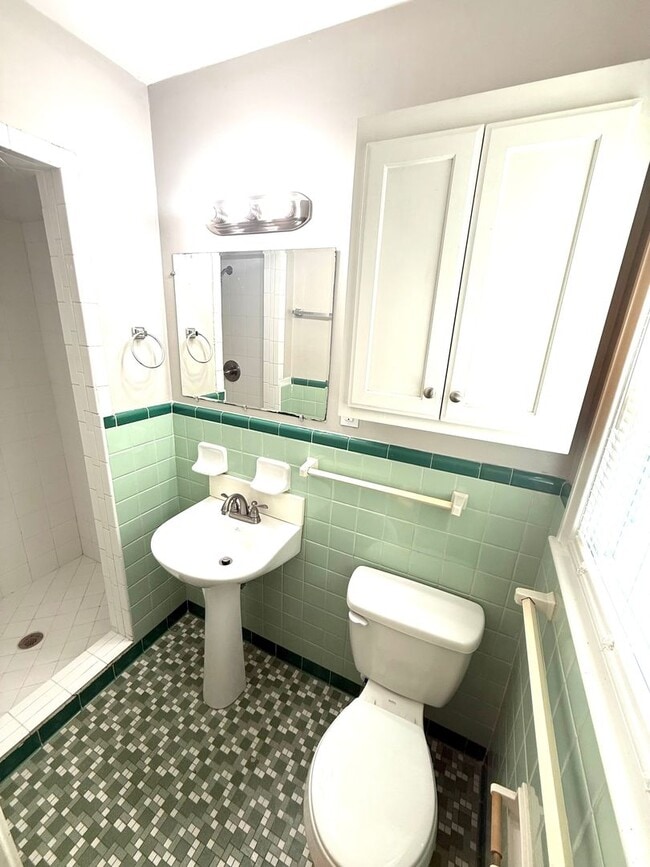 Building Photo - ** 4 Bed 2 Bath located in Dalraida ** Cal...