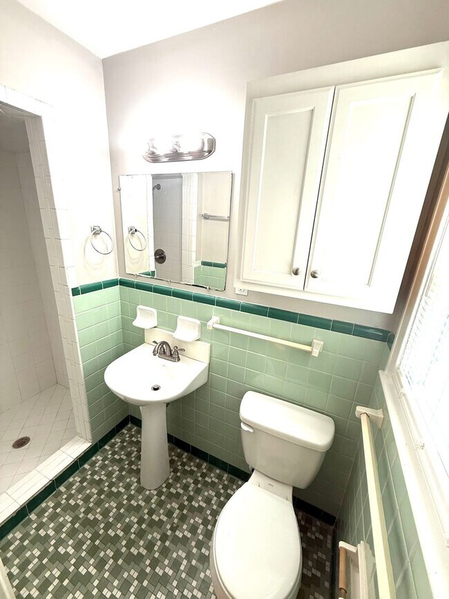 Building Photo - ** 4 Bed 2 Bath located in Dalraida ** Call 334-366-9198 to schedule a self tour