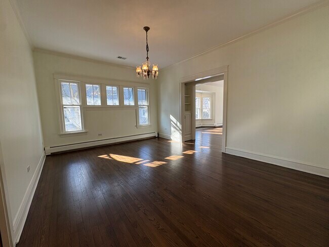 Building Photo - 416 N Grove Ave