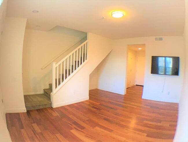 Building Photo - 660 Cedarville Ln