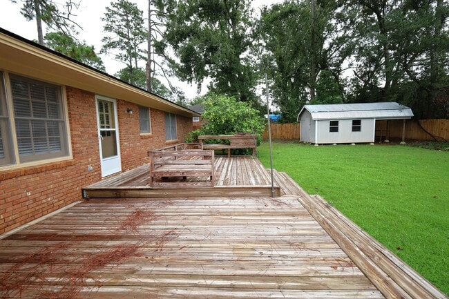 Building Photo - 1209 Linda Dr
