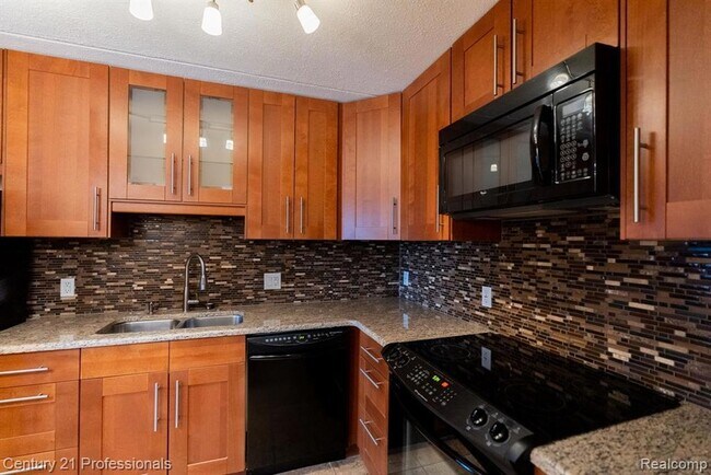 Building Photo - 35300 Woodward Ave