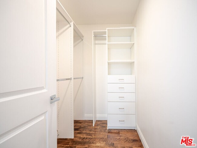 Building Photo - 5417 Allott Ave