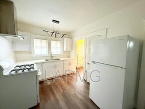 Building Photo - 1910.5 Daly St