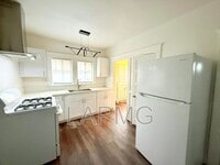 Building Photo - 1910.5 Daly St