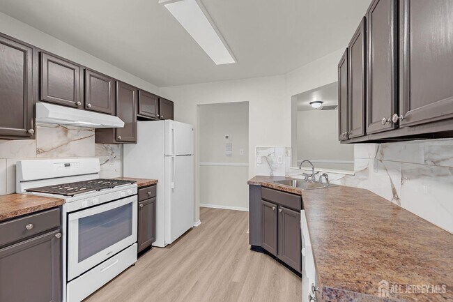 Building Photo - 12 High Pointe Way