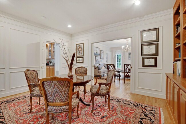 Building Photo - 11101 Willowbrook Dr