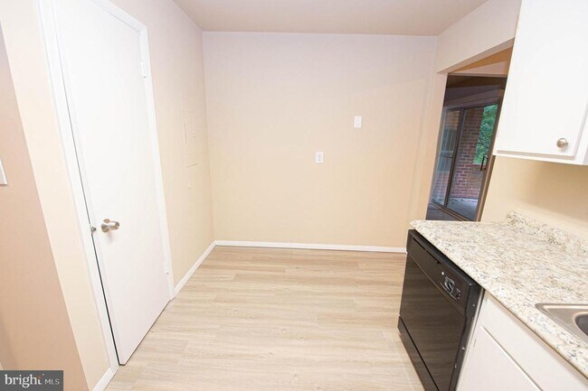 Building Photo - 800 College Ln
