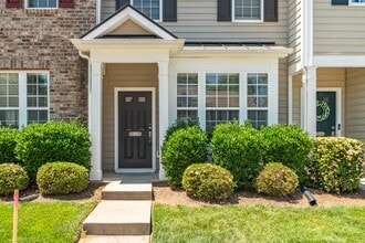 Building Photo - Excellent 2 BR Townhome close to Downtown Raleigh.  Available now!
