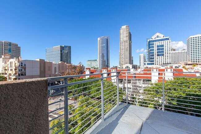 Building Photo - 611 W G St