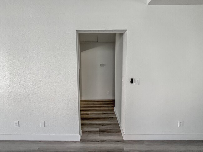 Building Photo - 8423 Palmada Dr