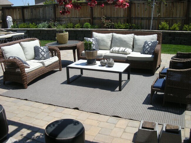 Building Photo - Fully Furnished Four Bedroom, Three Bath H...