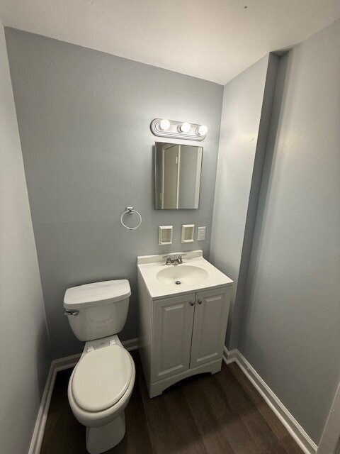 Building Photo - EAST SIDE 4 BR RECENTLY UPDATED!  AVAILABLE NOW!