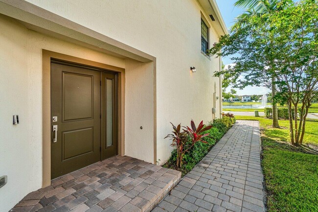 Building Photo - 6001 Woods Edge Cir
