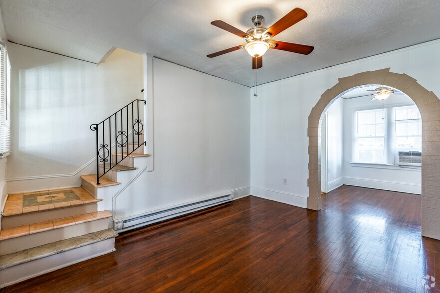 2BR, 1BA - 750SF - Living Room - Spanish Oaks Apartments