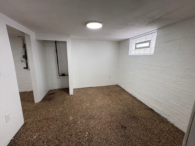 Building Photo - 17407 Woodbury Ave