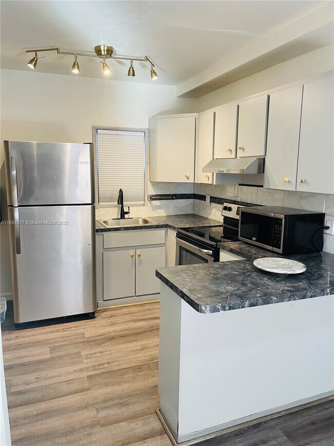 Building Photo - 1115 N 22nd Ave
