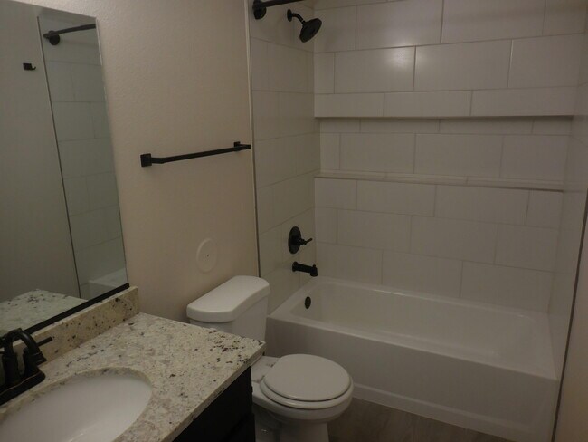 Building Photo - 213 Epsom Dr