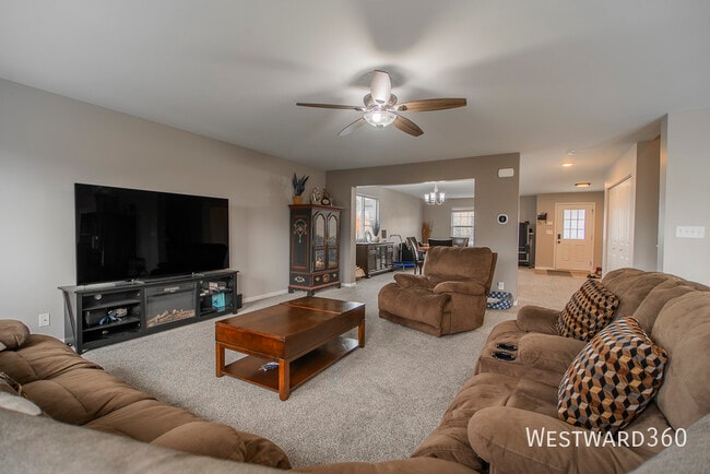 Building Photo - 2971 Ellsworth Dr