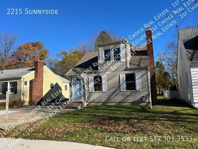 Building Photo - 2215 Sunnyside-