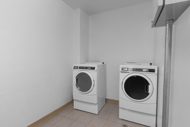 Building Photo - 85 Broadway