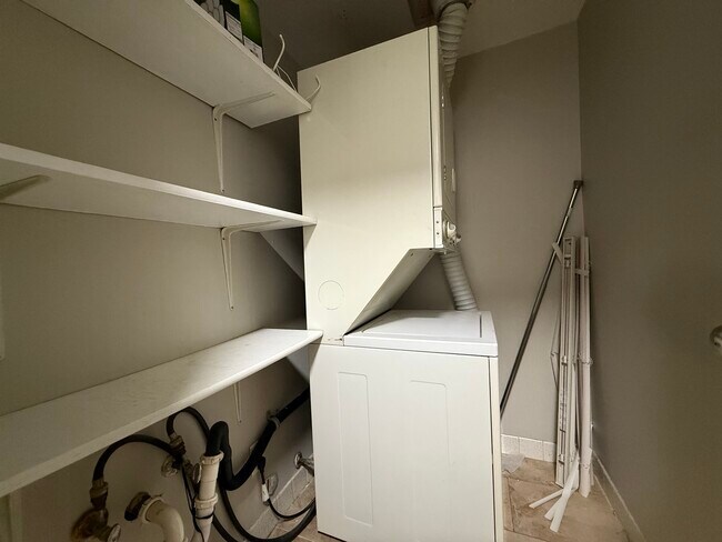 Building Photo - 154 E Bailey Rd