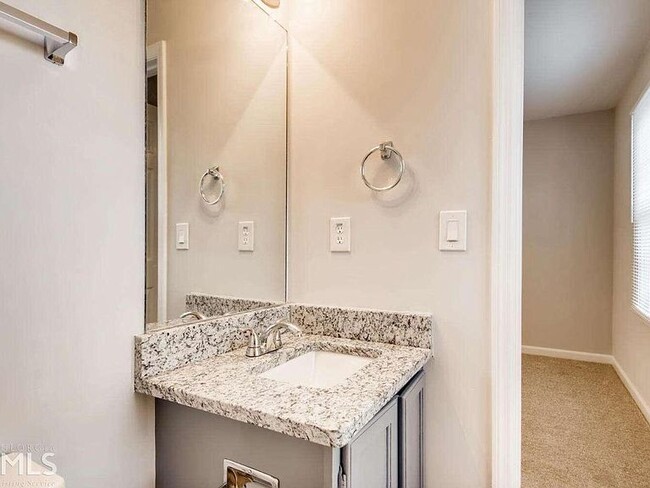 Building Photo - 199 Holcomb Ferry Rd