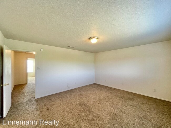 Building Photo - 3 br, 2.5 bath House - 4008 Sunflower Drive