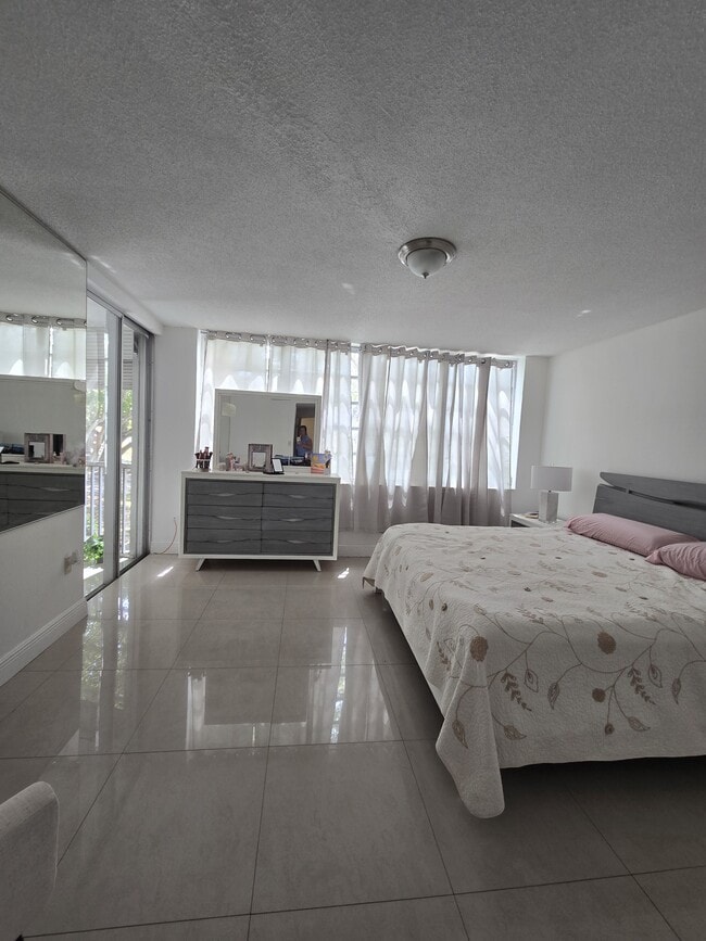 Master bedroom - 1670 NE 191st St