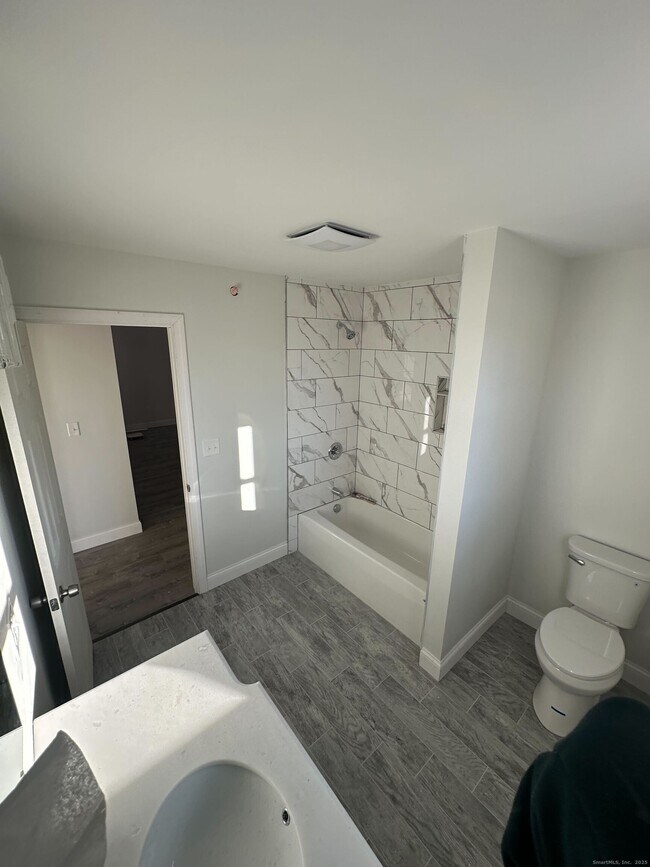 Building Photo - 1085 Whalley Ave