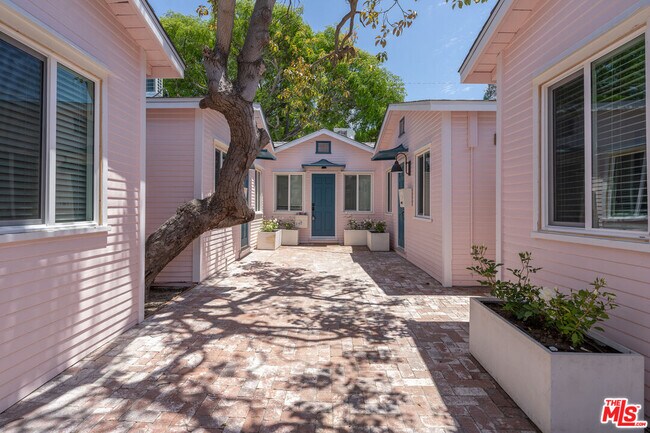 Building Photo - 314 N Venice Blvd