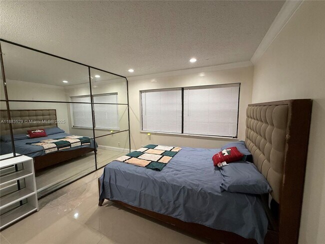 Building Photo - 27 Laredo Pl