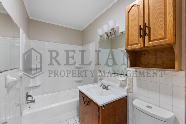 Building Photo - 118 S Sedgwick St