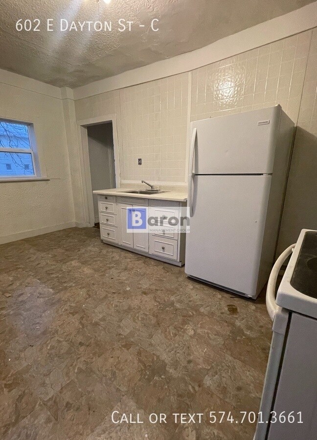 Building Photo - 602 E Dayton St