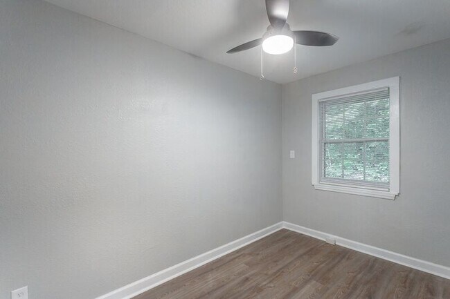 Building Photo - 1006 Glenwood Dr