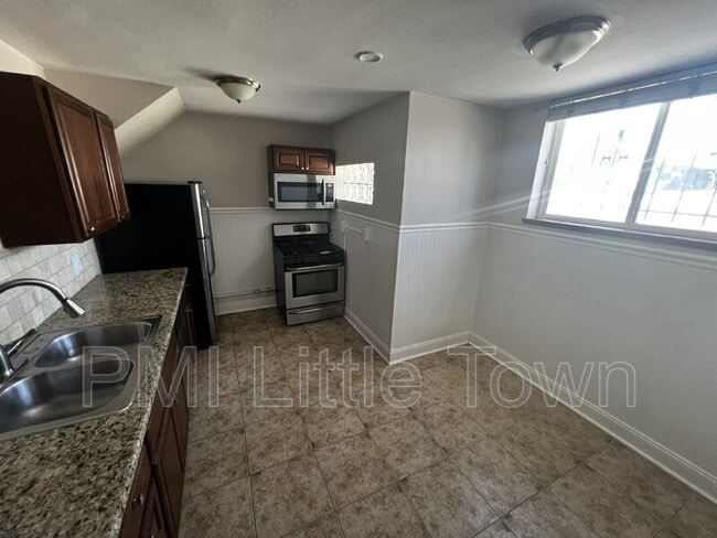 Building Photo - 3620 Hudson St