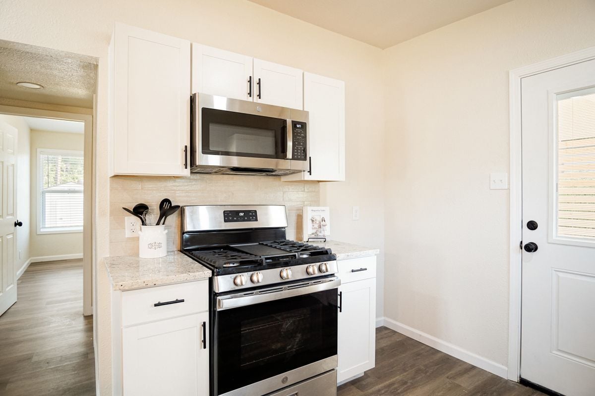 Building Photo - 462 Springwood Ln