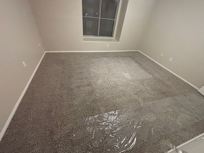 Building Photo - 2 Bed/ 2 Bath upstairs Condo in Guard Gated Painted Desert