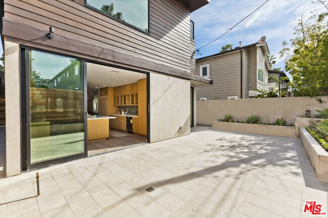 Building Photo - 139 Hollister Ave