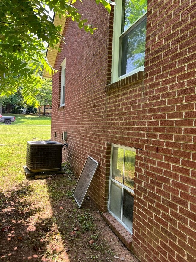 Building Photo - 755 Victory Grove Church Rd