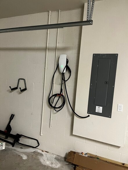 Tesla Charger - 1418 Evergreen Ter