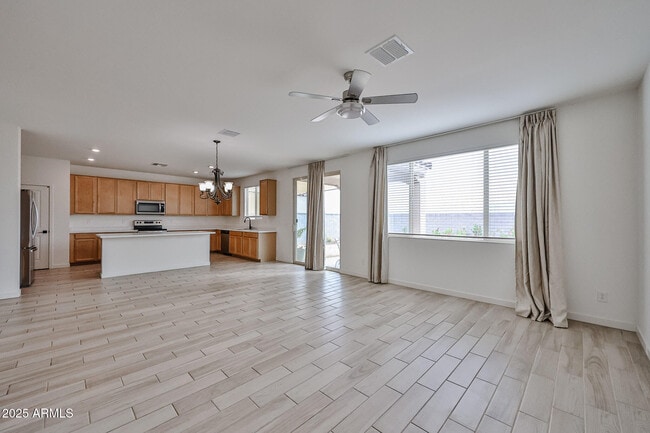 Building Photo - 509 E Elm Ln
