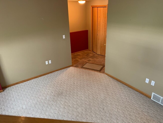 Building Photo - 3 Bedroom Twinhome in South Fargo!!