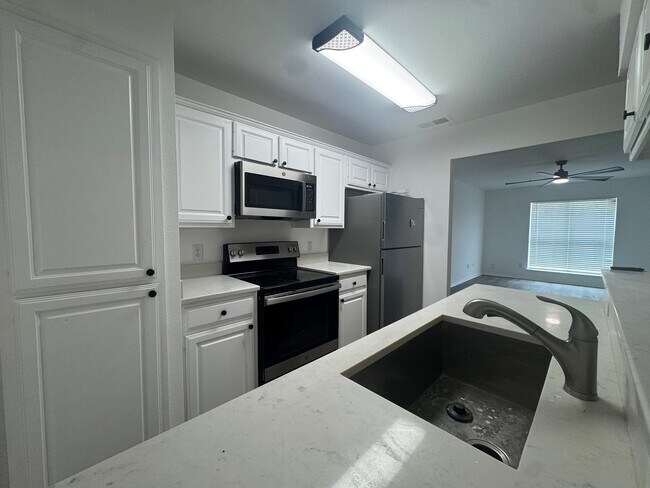 Building Photo - 305 N Arizona Dr