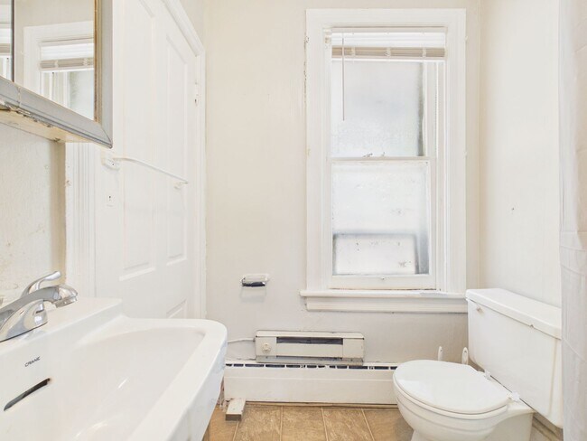 Building Photo - 1528 Green St