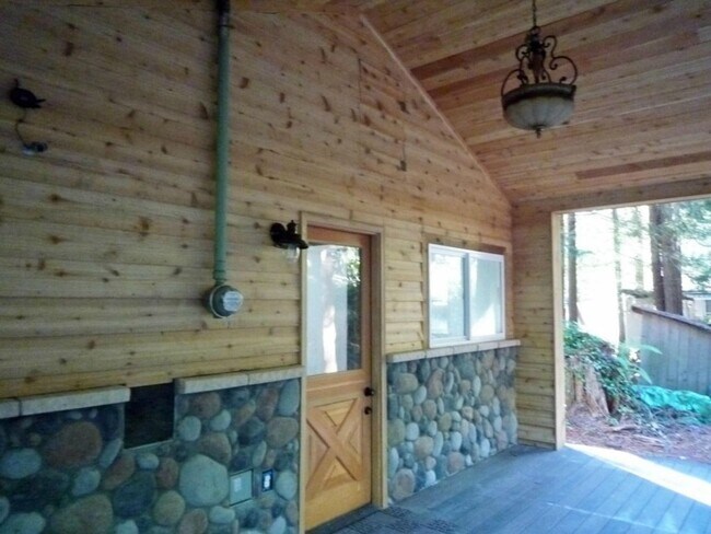 Building Photo - Private Lakefront Cabin for Rent
