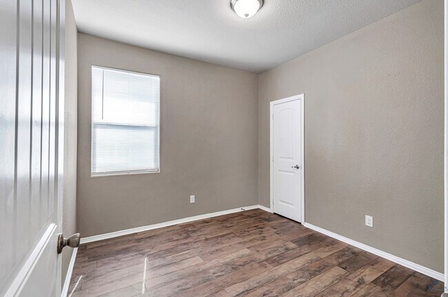 Building Photo - 5 Brooks Ranch Rd