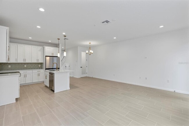 Building Photo - 1851 Pinecliff Dr