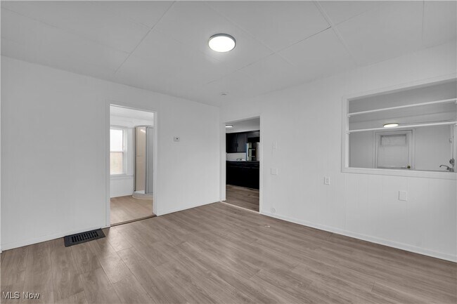 Building Photo - 786 E 156th St